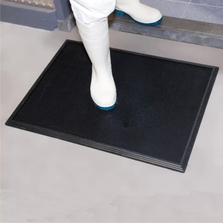 Sani-Trax black rubber disinfection mat - 2