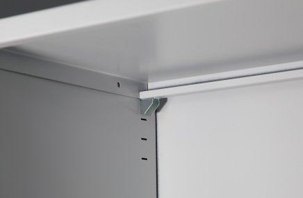 The shelf fits into Malow cabinets with a width of 800 mm - 2